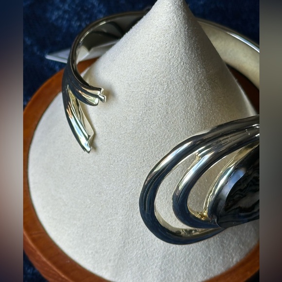 Robert Lee Morris Faux Abalone Silver-Toned Hinged Bracelet - Picture 3 of 4